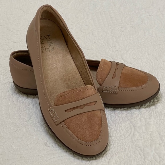 Naturalizer Finley Tan Penny Loafer Flats Sz 8 Suede Leather Round Toe Comfort - Picture 6 of 9